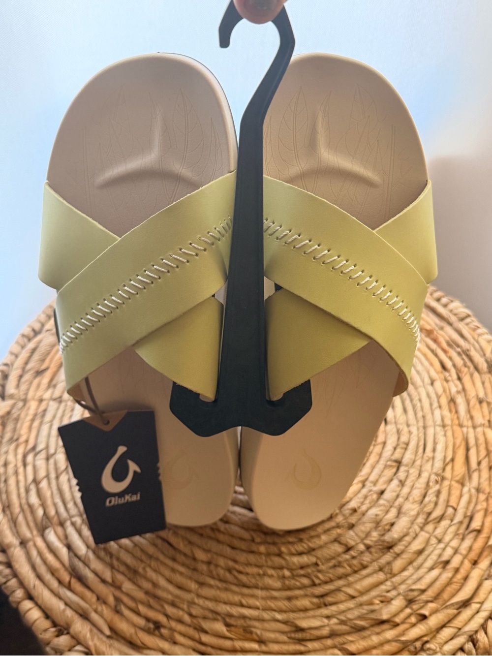 OluKai Kīpe‘a ‘Olu Cross Strap Leather Slide Sandals Muted Green Women’s 10 NWT